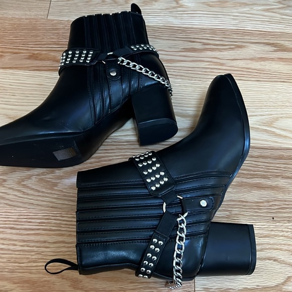 Lamoda SZ 7, square toe harness black boots . - Picture 10 of 14